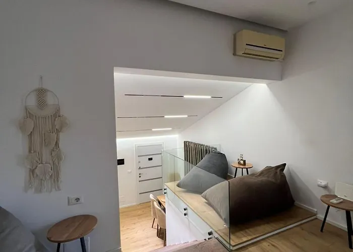 Dennys At Komuna E Parisit Apartment Tirana