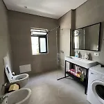 Dennys At Komuna E Parisit