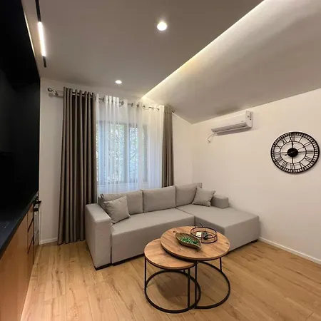 Apartamento Dennys At Komuna E Parisit Tirana