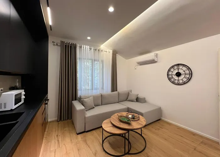 Appartamento Dennys At Komuna E Parisit Tirana