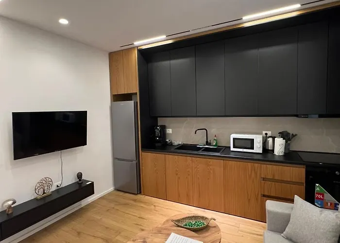 Apartament Dennys At Komuna E Parisit *